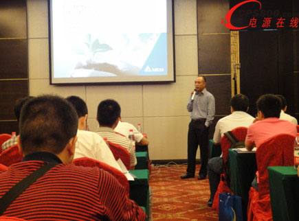 中達電通UPS產品經理戴林華進行臺達數據中心制冷解決方案演講