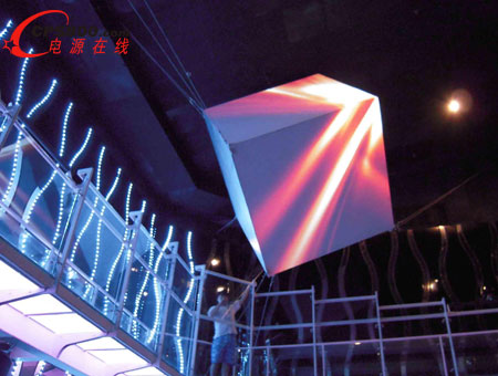 ���nռ��LED�����Ј� �_��ǰ;һƬãȻ