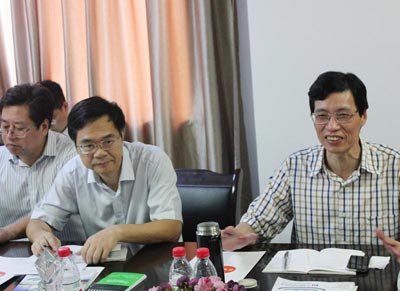 溫州市人大常委會副主任、樂清市委書記潘孝政(右)、樂清市委常委、副市長吳云峰(左)