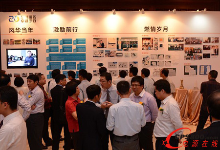 �����lչ�v�̺Ϳ͑��u�rչʾ��