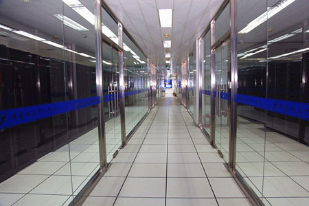 據統計監測,截止至2015年12月31日,中國林業大數據中心數據量已超過1PB。近年來,國家林業局深入貫徹黨中央、國務院關于加快信息化建設的系列決策部署,大力推進大數據建設,充分運用大數據技術、理念和資源,服務于林業發展大局。特別是在國務院印發《促進大數據發展行動綱要》后,我局作為大數據發展部際聯席會議成員單位,積極開展大數據發展戰略研究,加快建設林業大數據平臺,努力推動數據開放共享,以中國林業大數據中心為主中心的全國林業大數據建設布局初步形成。